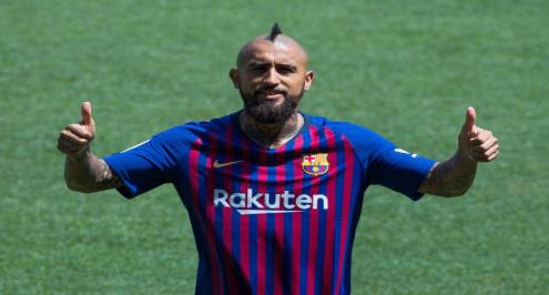 "ثورة فيدال".. التشيلي يغادر تدريبات برشلونة قبل الكلاسيكو